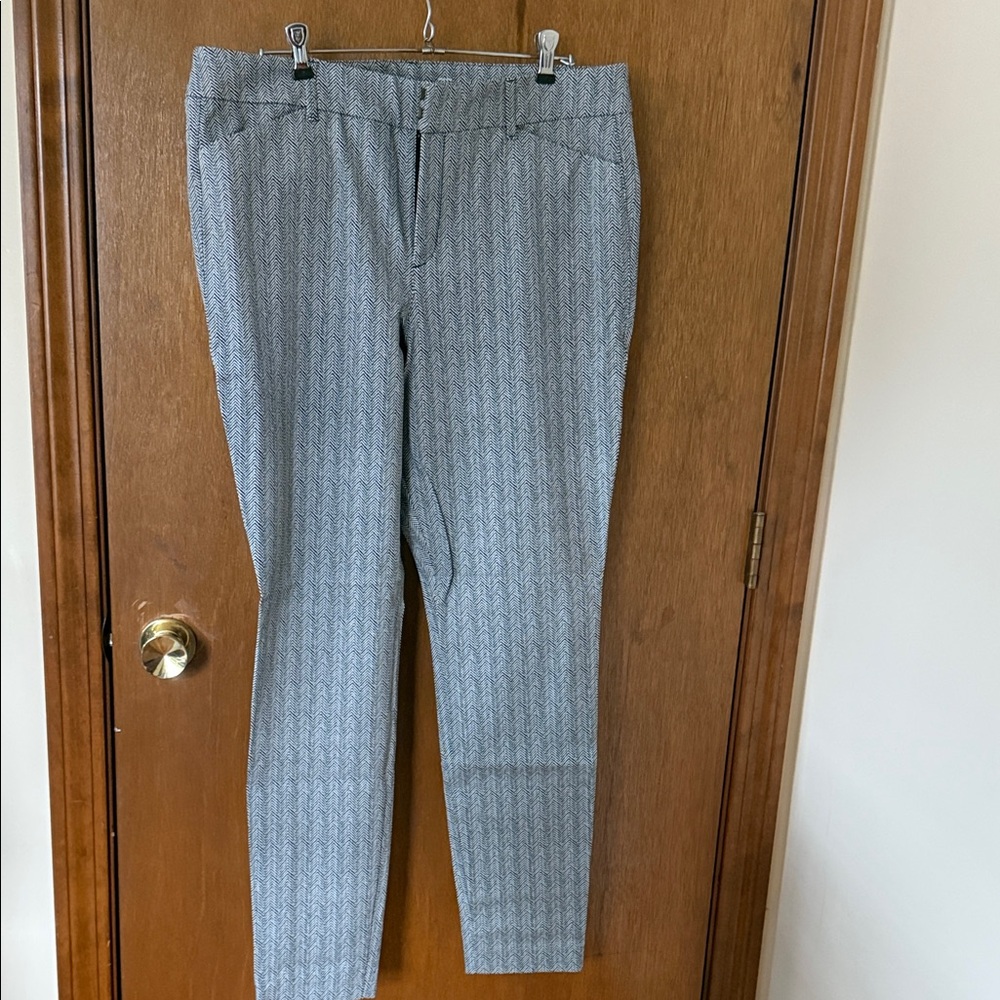 Old Navy Black & White High Rise Herringbone Pixie Pants